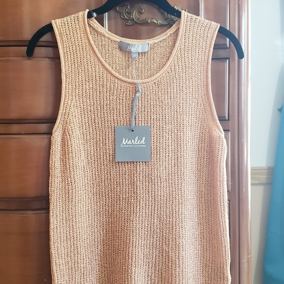 Sleeveless knit top - Picture 1 of 3